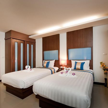 Hotel Tuana Blue Sky Patong Esterno foto