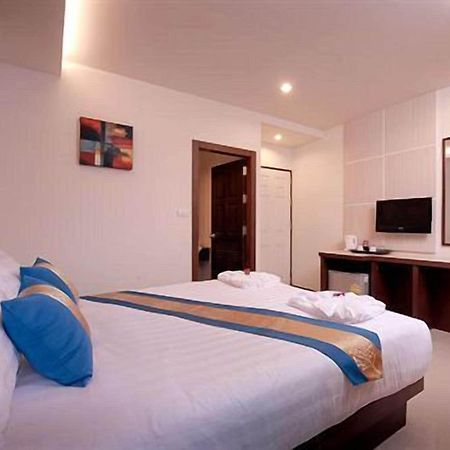 Hotel Tuana Blue Sky Patong Esterno foto