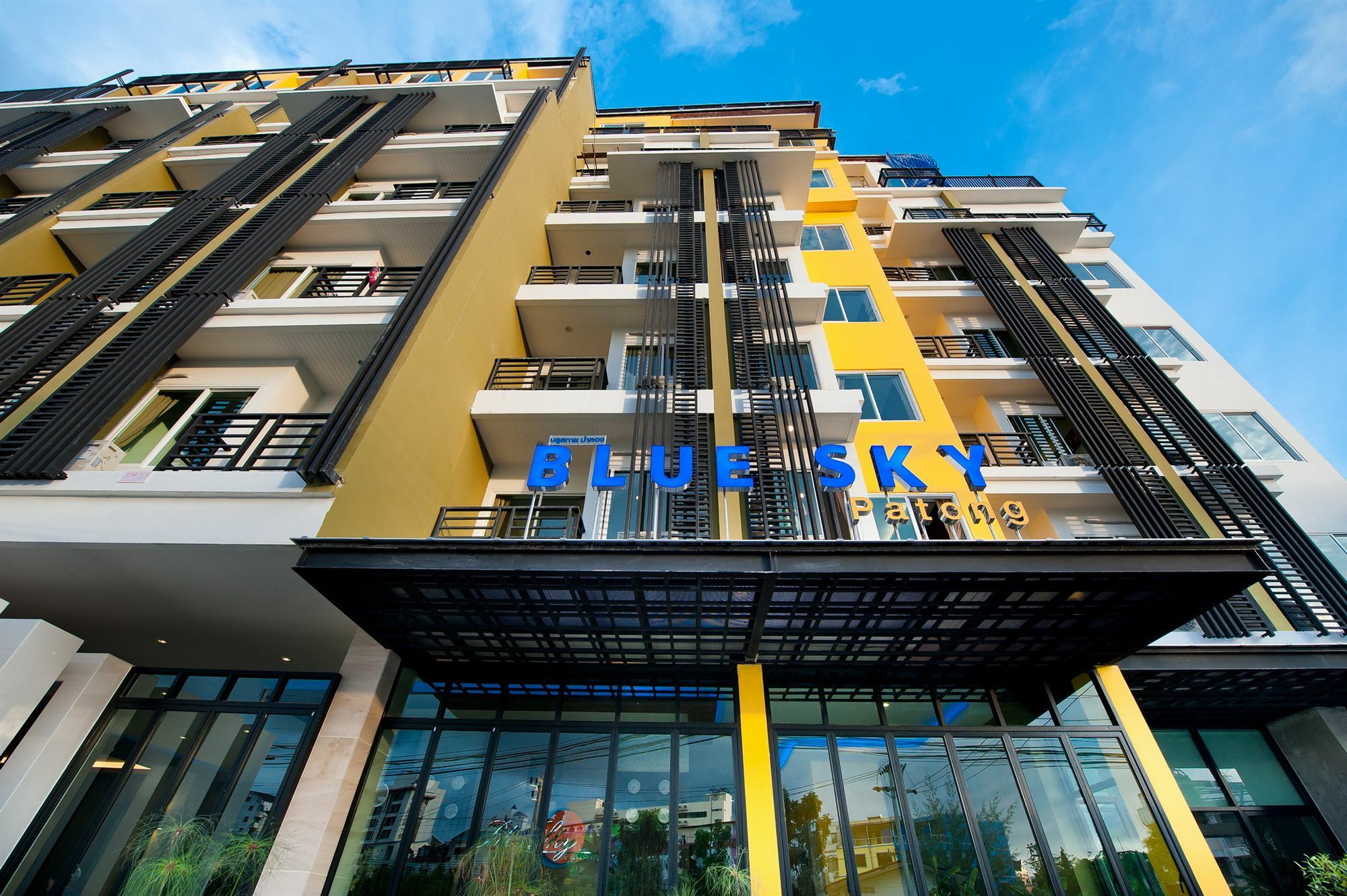 Hotel Tuana Blue Sky Patong Esterno foto